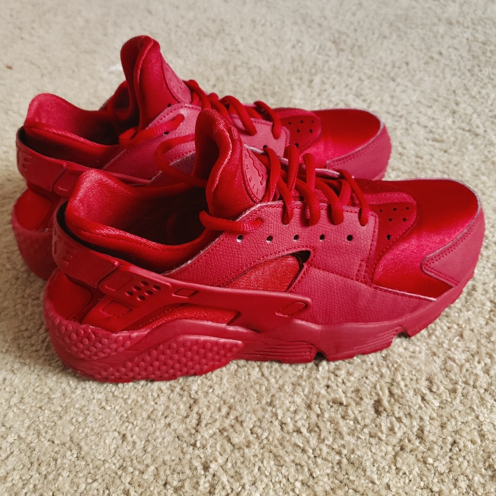 Red huraches